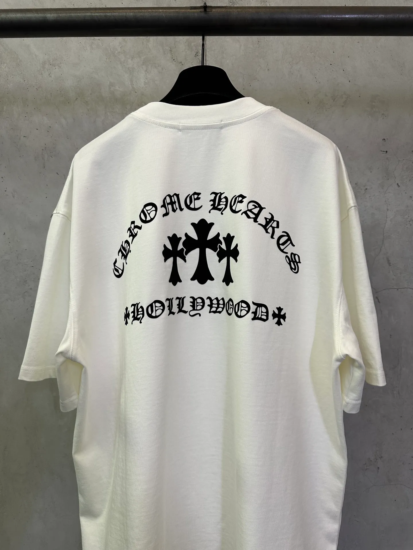 P270 Chrome Hearts 25ss cross flocking printed round neck short-sleeved T-shirt. Fabric is high-definition, super heavyweight cotton, double yarn compact Xinjiang cotton, weight 400g, matched with 2*2 Salona ribs 420g, clean cloth, clear cloth texture, tight feel, stiff, high color fastness, no deformation, no discoloration, custom hardware, thread, accessories, alignment, same style for men and women -Color: black white Gray -Size: XS S M L XL
